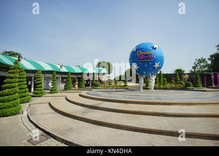 PATHUM THANI, THAÏLANDE - 04 novembre 2017 : vue intérieure de la fun park nommé Dream World à Pathum Thani, Thaïlande. C'est l'amusement plus populaires p Banque D'Images