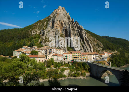 Pont au-dessus de la Durance, Sisteron, Aix en Provence, région Provence-Alpes-Côte d'Azur, sud de la France, France Banque D'Images