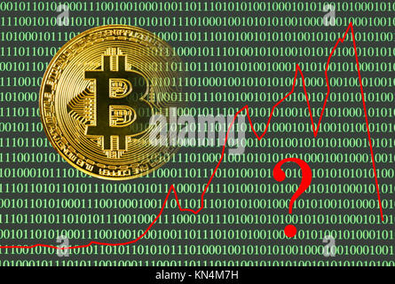 Image symbolique de la monnaie numérique Crash, Golden Coins physique Code binaire numérique avec Bitcoin Banque D'Images