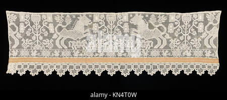 Bordure de rideau de lit décoratif du XIXe siècle, avec des motifs complexes qui mettent en valeur l'artisanat textile, l'art du tissu et les détails esthétiques typiques de l'époque. Banque D'Images