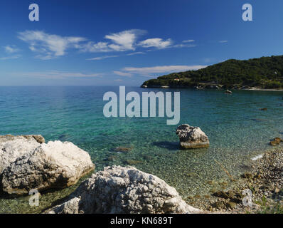 Cove près de Poros, Kefalonia, Grèce. Banque D'Images