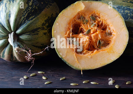 La citrouille et les graines de citrouille (Cucurbita pepo) close-up Banque D'Images