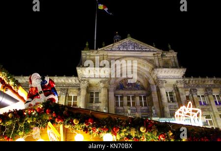 Hôtel de ville de Birmingham fournissant la toile de fond de l'assemblée annuelle du marché de Noël de Francfort. Banque D'Images