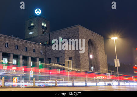 Stuttgart Hauptbahnhof Hiver brumeux nuit longue exposition de la capitale du Bade-Wurtemberg Allemagne Architecture Banque D'Images