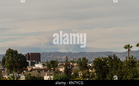 Suite de l'incendie de Los Angeles vue de la San Fernando Valley Banque D'Images