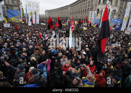 Kiev, Ukraine. Déc 10, 2017. Les partisans de l'ancien président géorgien et ex-gouverneur d'Odessa, Mikheil SAAKASHVILI assister soi-disant 'Marche' de destitution à Kiev, Ukraine, le 10 décembre 2017. Mikhaïl Saakachvili, l'ancien président géorgien et ex-gouverneur de la région d'Odessa, le chef de l 'Mouvement de Nouvelles Forces' a été détenu à Kiev le 08 décembre, après que la police a découvert l'endroit où il se trouve. Crédit : Serg Glovny/ZUMA/Alamy Fil Live News Banque D'Images