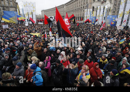 Kiev, Ukraine. Déc 10, 2017. Les partisans de l'ancien président géorgien et ex-gouverneur d'Odessa, Mikheil SAAKASHVILI assister soi-disant 'Marche' de destitution à Kiev, Ukraine, le 10 décembre 2017. Mikhaïl Saakachvili, l'ancien président géorgien et ex-gouverneur de la région d'Odessa, le chef de l 'Mouvement de Nouvelles Forces' a été détenu à Kiev le 08 décembre, après que la police a découvert l'endroit où il se trouve. Crédit : Serg Glovny/ZUMA/Alamy Fil Live News Banque D'Images