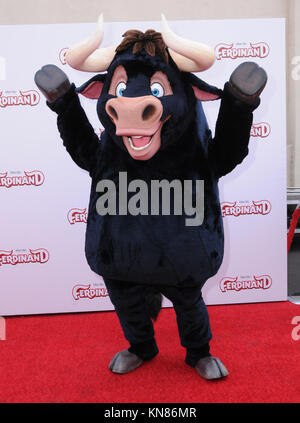 Los Angeles, CA, USA. Déc 10, 2017. - Ferdinand. ''Ferdinand'' Projection spéciale tenue à la 20th Century Fox Studio Lot - Zanuck Theatre de Los Angeles Crédit : Birdie Thompson/AdMedia/ZUMA/Alamy Fil Live News Banque D'Images