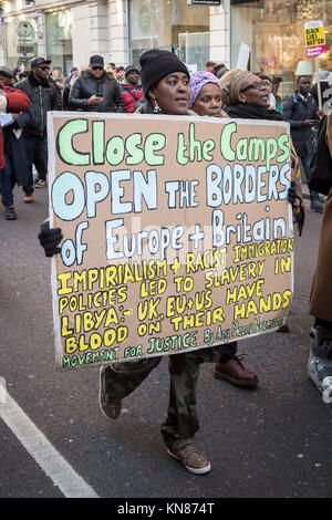 Londres, Royaume-Uni. 9Th Mar, 2017. Anti-Slavery National Mars. Des centaines de manifestants de mars Belgrave Square à l'ambassade de Libye à l'ouest de Londres à rallier et protester contre les ventes aux enchères d'esclaves modernes des réfugiés africains en Libye. Crédit : Guy Josse/Alamy Live News Banque D'Images