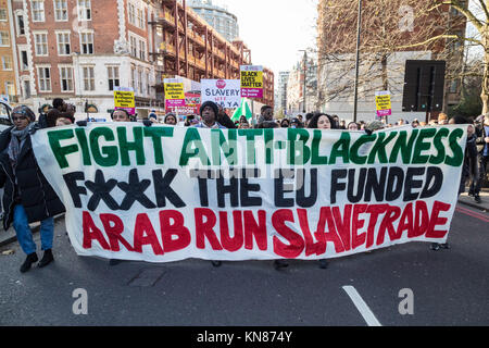 Londres, Royaume-Uni. 9Th Mar, 2017. Anti-Slavery National Mars. Des centaines de manifestants de mars Belgrave Square à l'ambassade de Libye à l'ouest de Londres à rallier et protester contre les ventes aux enchères d'esclaves modernes des réfugiés africains en Libye. Crédit : Guy Josse/Alamy Live News Banque D'Images