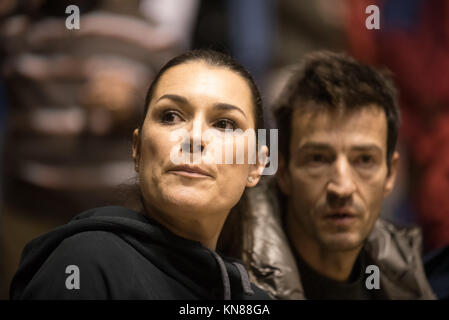 Le modèle Alena Seredova au cours de la Serie A match de basket-ball : Fiat Torino Auxilium vs Olimpia Milano. Torino Fiat Auxilium a gagné 71-59 au Palaruffini à Turin, 10 décembre 2017 Italie Banque D'Images