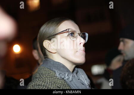 Nizhny Novgorod, Russie. 6e Dec 2017. Animateur de télévision russe Ksenia Sobchak ouvre son bureau de campagne électorale dans la région de Nizhny Novgorod, Russie, 6 décembre 2017. Sobchak s'exécute en tant que candidate à l'élection présidentielle en Russie dans l'année à venir. Crédit : Thomas Körbel/dpa/Alamy Live News Banque D'Images