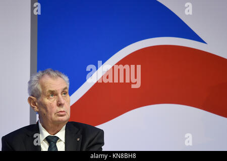 Prague, République tchèque. 09Th Dec, 2017. Le Président tchèque Milos Zeman participe à la 4ème conférence nationale de l'populiste anti-européen de la liberté et de la démocratie directe (SPD) parti politique à Prague, en République tchèque, le 9 décembre 2017. Credit : Ondrej Deml/CTK Photo/Alamy Live News Banque D'Images