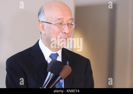 Nations Unies, New York, USA. Dec 11, 2017. Ambassadeur du Japon auprès de l'ONU Le Koro Bessho a parlé à la presse parle de la Corée du Nord de l'homme. Photo : Matthew Russell Lee / Inner City Press Banque D'Images