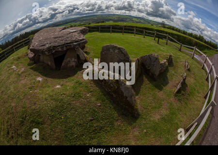 Arthur's Stone, Bredwardine, Hereford, le Pays de Galles prises à l'aide objectif Fisheye Banque D'Images