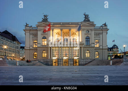 Bâtiment de l'Opéra, Sechselaeuten Square, Zurich, Suisse Banque D'Images