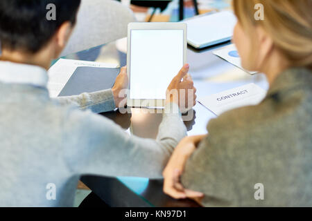 Businesswoman Using Digital Tablet in Meeting Banque D'Images
