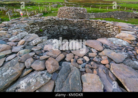 Caher Conor, Fahan Beehive Huts, Mount Eagle, Slea Head, péninsule de Dingle, comté de Kerry, Irlande, Europe Banque D'Images