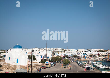 ANTIPAROS, GRÈCE - Septembre 2017 : vue sur la baie d'Antiparos village sur l''île d''Antiparos, l'une des Cyclades en Grèce Banque D'Images