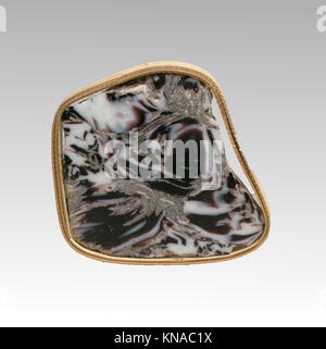 Ce fragment d'incrustation de mosaïque de verre romain, de la fin du Ier siècle av. J.-C. au début du Ier siècle av. J.-C., montre l'artisanat et le design décoratif, faisant partie de la collection MET Edward C. Moore. Banque D'Images