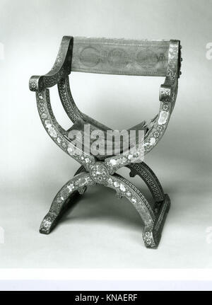 Ce fauteuil latino-américain, connu sous le nom de sillón de cadera ou jamuga, présente un savoir-faire régional et des techniques d'articulation traditionnelles dans la conception de meubles. Banque D'Images