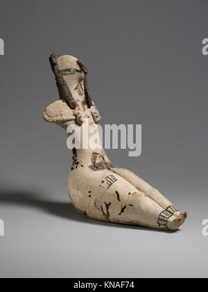 Cette figurine de femme assise est une petite sculpture reflétant les styles artistiques, l'esthétique et les valeurs culturelles de son époque, faisant partie de la collection MET. Banque D'Images