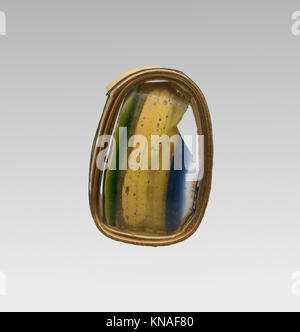 Ce fragment de mosaïque de verre, datant de la fin du 1er siècle avant J.-C. au début du 1er siècle après J.-C., reflète les techniques artistiques romaines et les pratiques de collection historiques. Banque D'Images