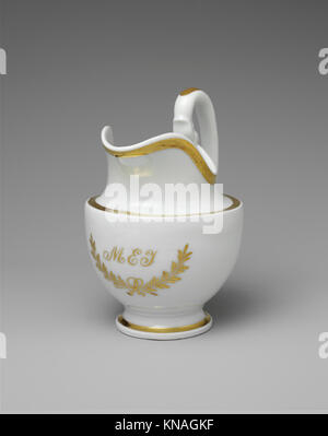 Creamer MET DP260586 2703 Maker: Tucker Factory, 1826?1838, Creamer, ca. 1838, porcelaine, H. 6 1/4 po. (15.9 cm) ; diamètre 4 15/16 po (12.5 cm). Metropolitan Museum of Art, New York. Fonds Rogers, 1963 (63.88.8) Banque D'Images