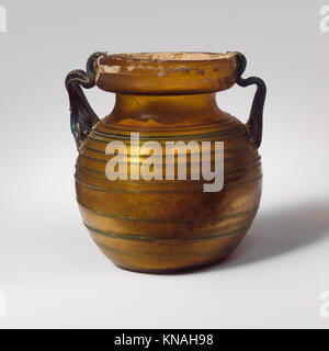 Un pot en verre romain du IVe siècle A.D. Palestine, 3 5/8 pouces de haut, fait partie de la collection H.O. Havemeyer du met, illustrant l'artisanat ancien du verre et le design décoratif. Banque D'Images
