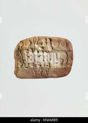 Cette tablette cunéiforme enregistre la distribution de l'orge et de l'emmer, reflétant les pratiques administratives et économiques de l'ancienne Mésopotamie. Banque D'Images