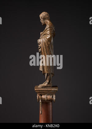 Statuette en bronze d'un philosophe sur un pied de lampe atteint 248466 DP337227 Banque D'Images