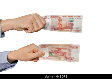 Billet de 5000 roubles russes chez les hommes part isolé sur fond blanc. Billets à partir de différents angles des deux côtés. Banque D'Images