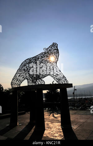 La sculpture de l'ours grizzli, Stuart park, Ville de Kelowna, Okanagan Lake, British Columbia, Canada Banque D'Images