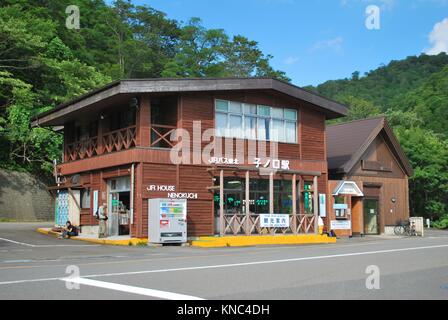 L'architecture en bois unique de Nenokuchi gare au lac Towada, au Japon. Lac Towada dans la préfecture d'Aomori est populaire parmi les Japonais pour ses beauti Banque D'Images