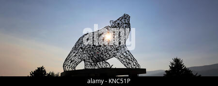 La sculpture de l'ours grizzli, Stuart park, Ville de Kelowna, Okanagan Lake, British Columbia, Canada Banque D'Images