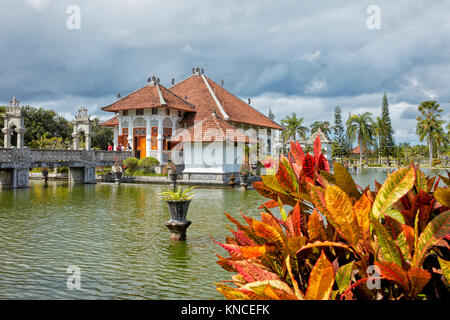 Le Gili Balle, bâtiment principal de l'eau (Ujung Palace Taman Ujung), également connu sous le nom de Sukasada Park. Régence Karangasem, Bali, Indonésie. Banque D'Images