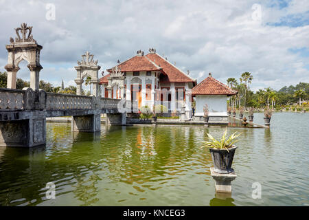 Le Gili Balle, bâtiment principal de l'eau (Ujung Palace Taman Ujung), également connu sous le nom de Sukasada Park. Régence Karangasem, Bali, Indonésie. Banque D'Images