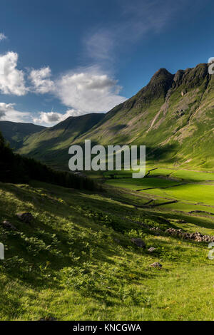 Elterwater ; Pike de Stickle, Lake District, UK Banque D'Images