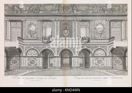 Le Grand escalier du Château de Versailles illustre l'architecture baroque, avec un design d'escalier à grande échelle et orné, et des détails complexes de Charles le Brun et de ses collaborateurs. Banque D'Images