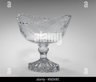 Bol de fruits rencontré DP-1618-052 196652 irlandais probablement, coupe de fruits, fin du 18e ?début du xixe siècle, verre, H. 9 3/4 in. (24,8 cm) ; L. 13 1/8 in. (33,3 cm.). Le Metropolitan Museum of Art, New York. L'Sylmaris, Don de George Coe Graves, 1930 (30,120.249) Banque D'Images