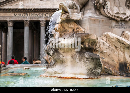 Détails sculpturaux dans le La Place du Panthéon, à Rome, Italie Banque D'Images