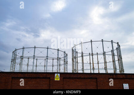 Vieux squelettes Gasworks du cadre Manchester Banque D'Images