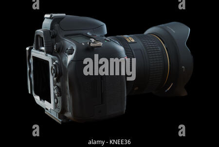 Largs, Ecosse, UK-Décembre 01, 2017 Appareil photo : Nikon D610 avec objectif 24-120mm F4 à un profil latéral et isolé sur fond noir. Banque D'Images