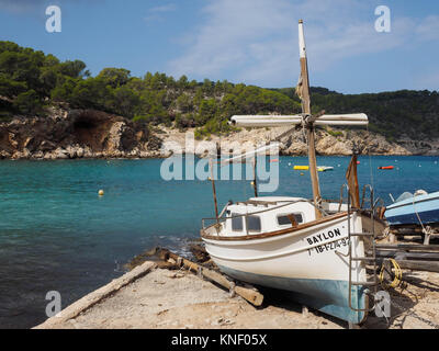 Bateau de pêche SUR CALE, COVA DE CAN MARCO Banque D'Images