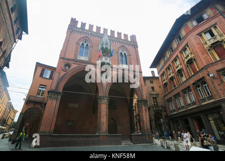 14e siècle Palazzo della Mercanzia ou marchandises Palace dans le centre historique de Bologne, Italie Banque D'Images