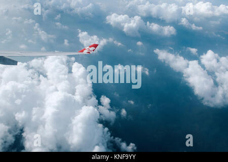 Une vue aérienne Vue depuis le siège passager d'AirAsia X volant au-dessus de l'Aéroport International d'Incheon à Don Mueang International Airport. Banque D'Images