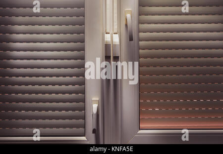 Stores en aluminium fermé vue de l'intérieur. Banque D'Images