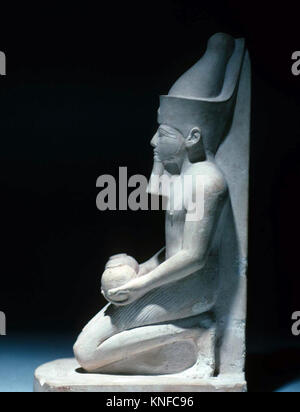 Amenhotep II dans la Double Couronne, s'agenouiller et offrant rencontré 13.182.6 07 546745 Banque D'Images