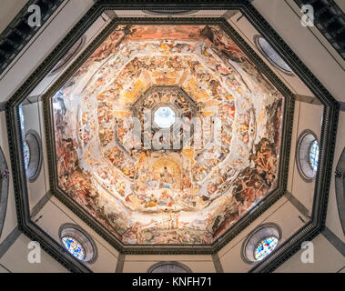 Dôme de la cathédrale montrant la fresque du Jugement dernier par Vasari et Zuccari, Duomo, Florence, Italie. Banque D'Images