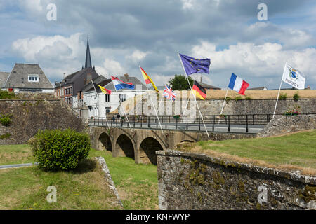 France, Ardennes (08), parc naturel régional des Ardennes, Rocroi, le pont de France // France, Ardennes, Parc Naturel Régional des Ardennes, Rocroi, le B Banque D'Images